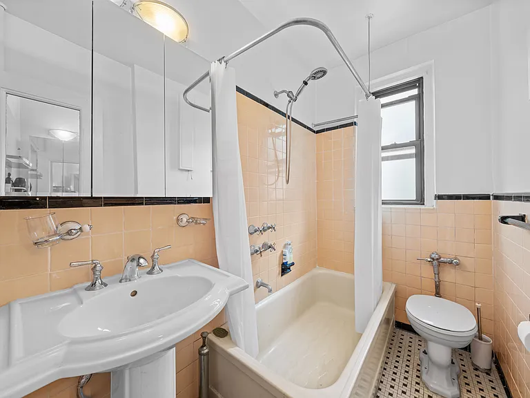 166 W 22nd St #4B — Photo 13