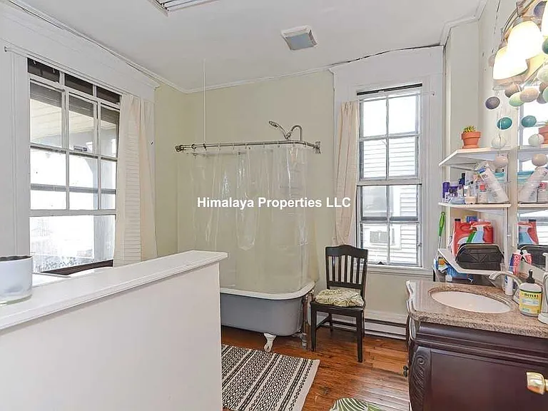 Hillside St — Photo 12