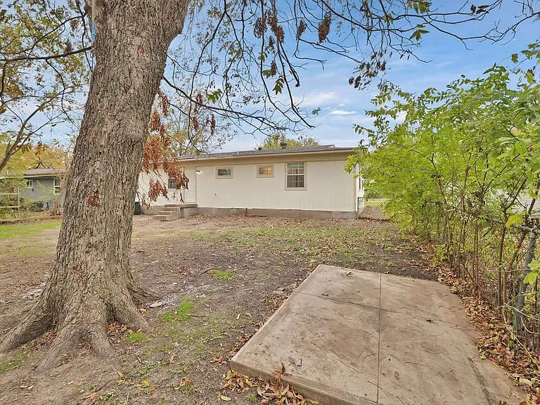 1520 Valley View St — Photo 14