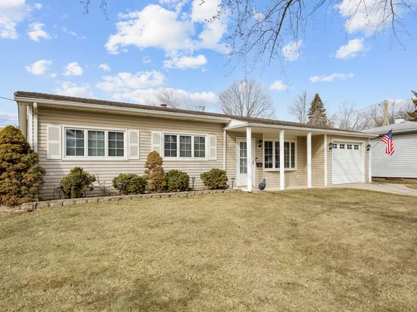 613 Tanglewood Dr, Streamwood, IL 60107