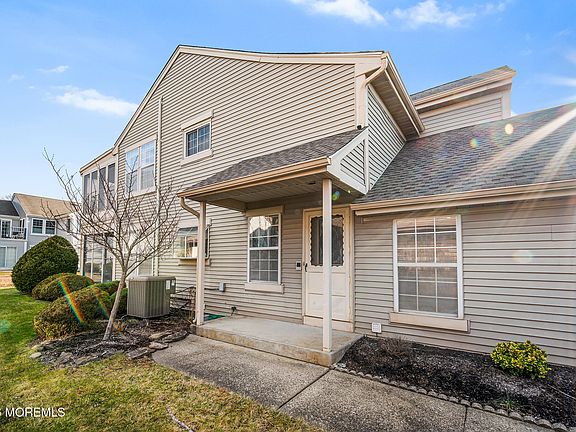 4th image of 11 Rothwell Drive #11D