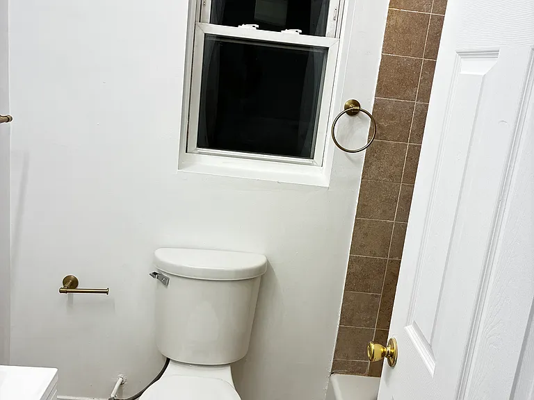 73 Wolcott Ter #2R — Photo 20