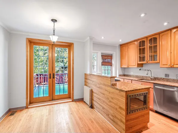 1126 Powhatan St, Alexandria, VA 22314