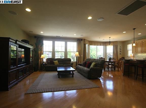 3rd image of 6031 Round Hill Dr