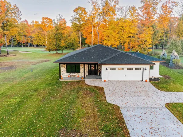 1522 N Country Club Dr, Manistique, MI 49854