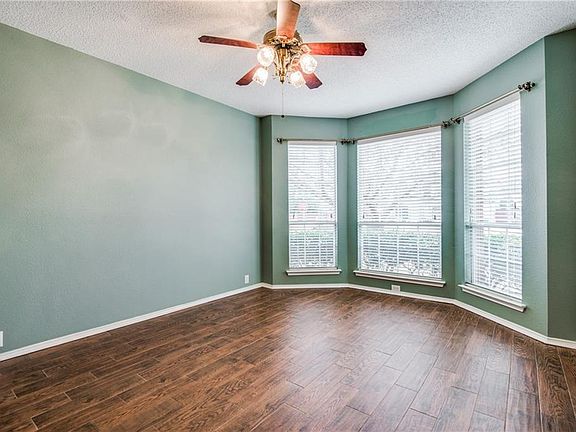 4th image of 315 Waterford Oak Dr