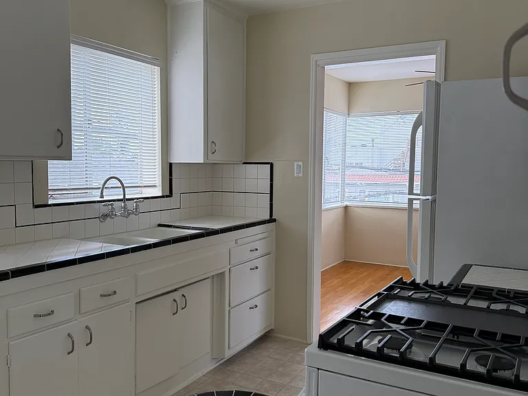 100 Mira Mar Ave — Photo 9