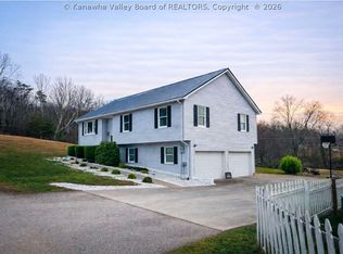 100 Deerfield Ln, Cottageville, WV 25239