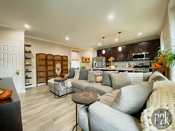 4th image of 36-01 Ditmars Blvd #2R
