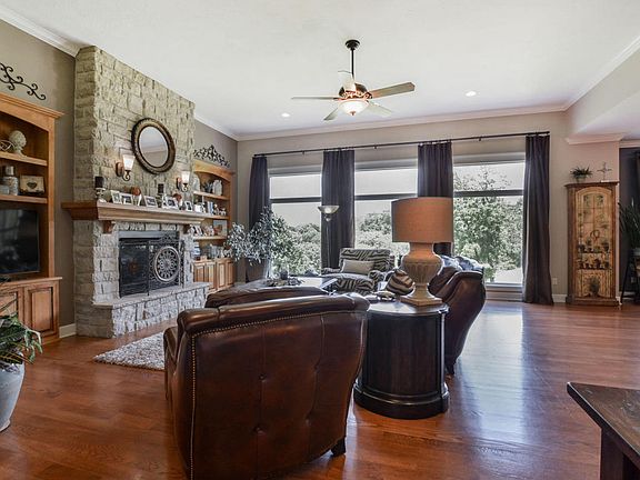 4th image of 106 Silver Oak Way