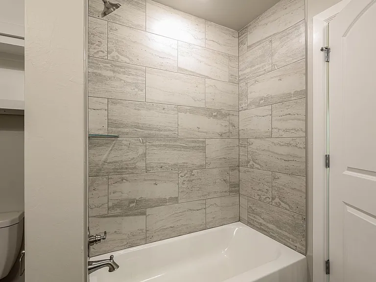 721 League Cir — Photo 18