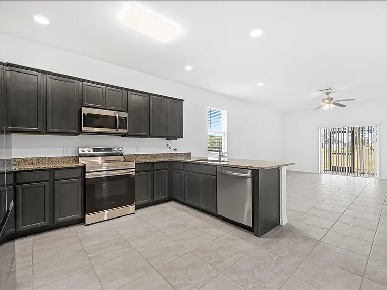 2928 NW 27th St — Photo 17