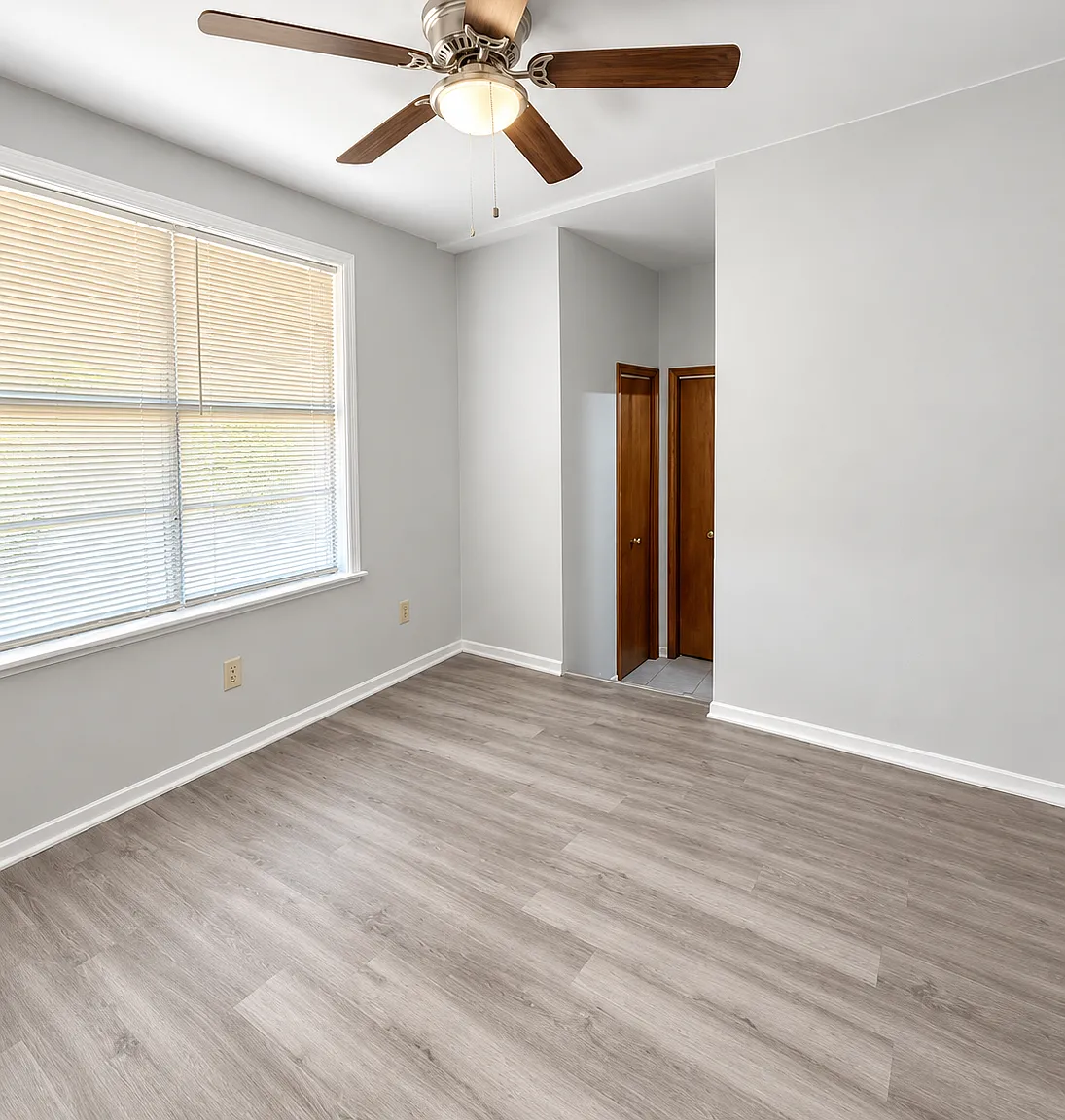 3 bed, 818 sqft, $1,200 — Photo 2