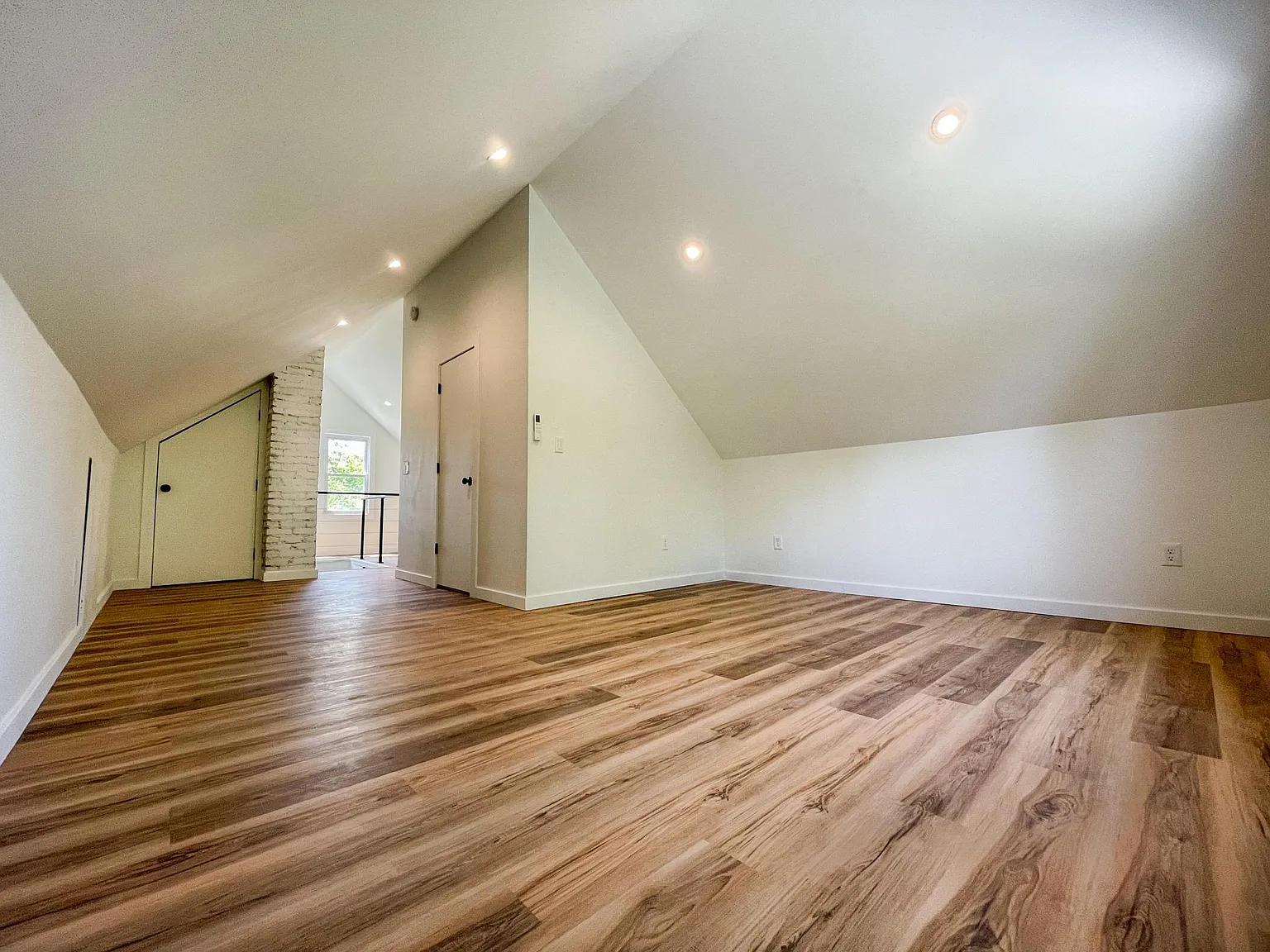 2082 Robin St photo 1