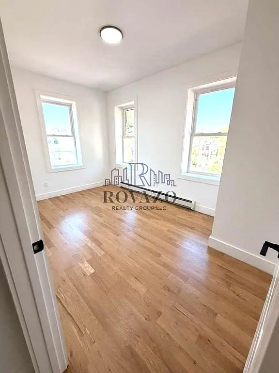 2 bed, 700 sqft, $1,850 — Photo 4