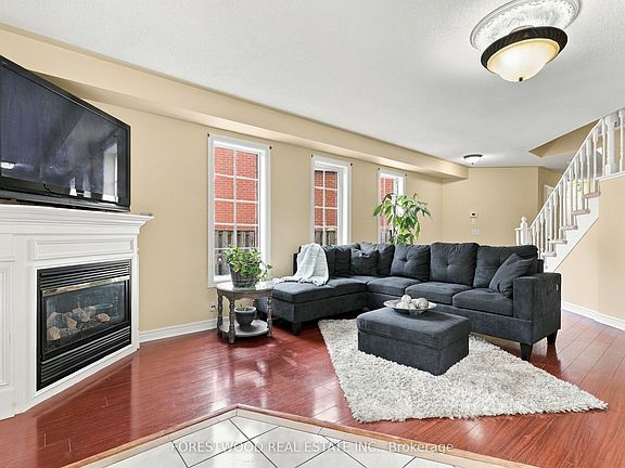 3rd image of 117 Checkerberry Cres