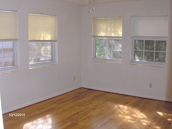 Bedroom with 4 windows