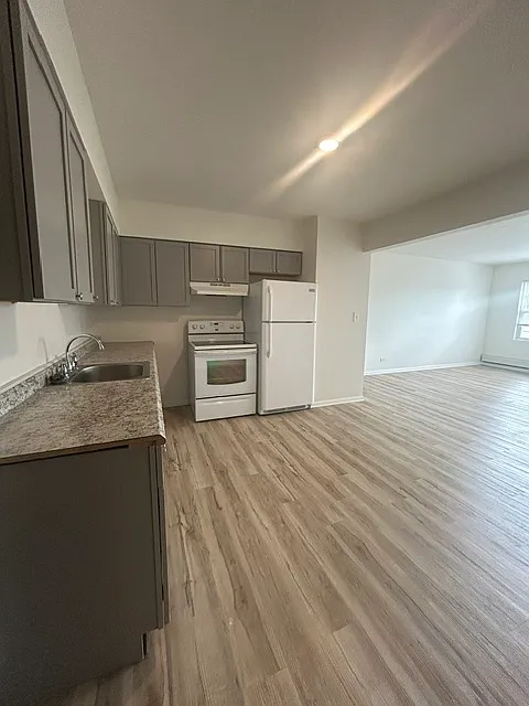 1107 Cermak Rd — Photo 1