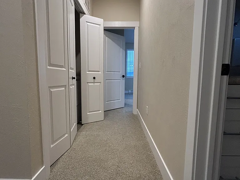 1080SQFT Unit Laundry Hall
