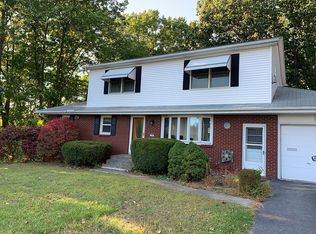 5 Bluebell Ln, Albany, NY 12211
