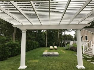 29 Sherwood Rd, Hampton Bays, NY 11946