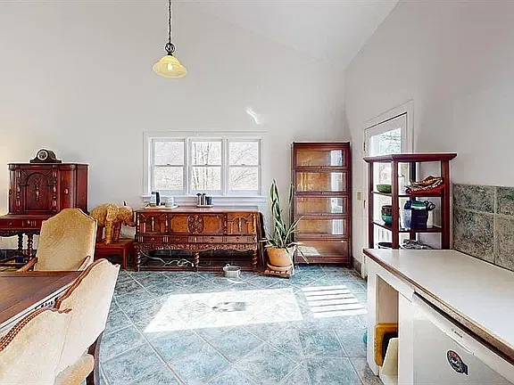 4 bed, 2800 sqft, $1,550 — Photo 4