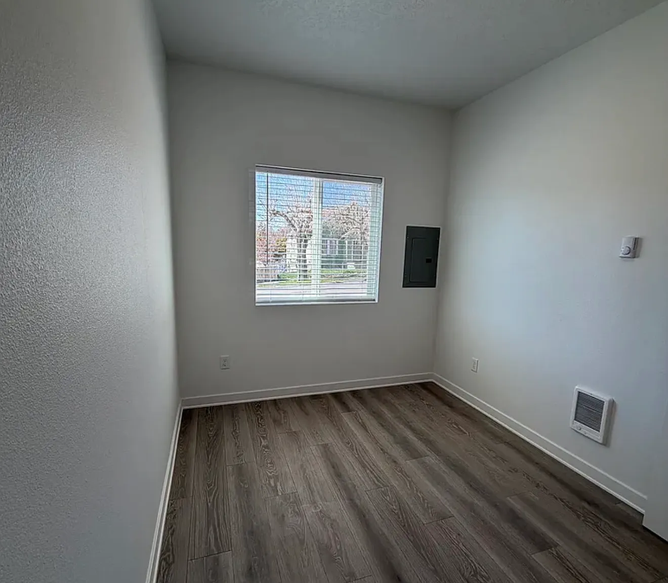 2 bed, $1,400 — Photo 3