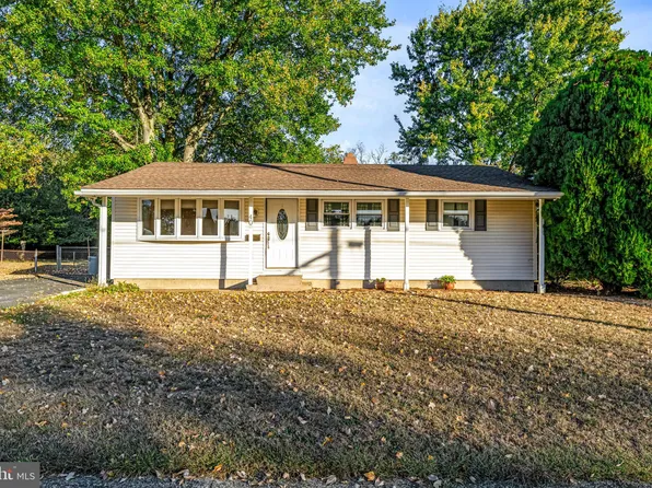 40 Bruce Dr, Deptford, NJ 08096