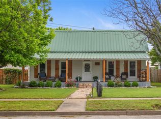 1403 N Parker St, Goldthwaite, TX 76844