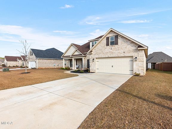 4th image of 105 Woodwinds Ct