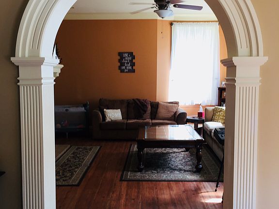 Entrance to living room 