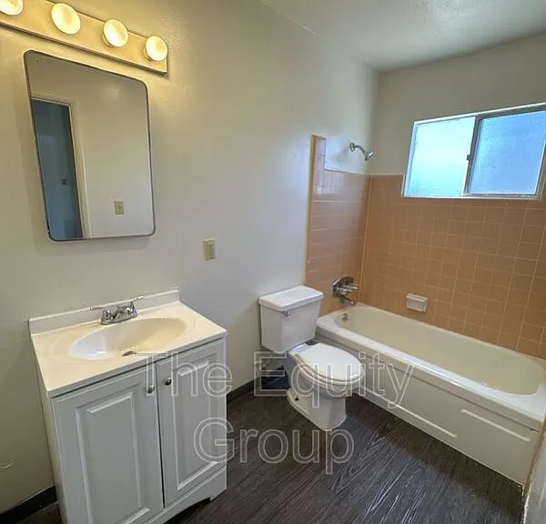 331 E Elm St #5 — Photo 8