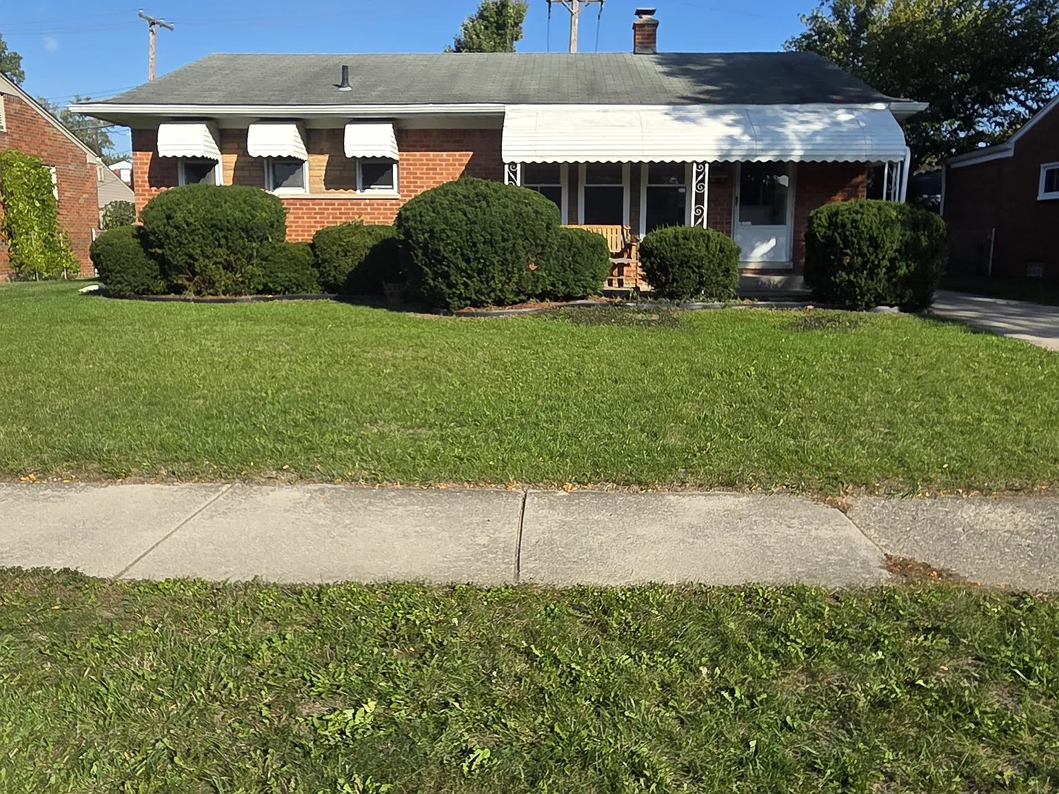3 bed, 1.5 bath, 1007 sqft, $1,900 — Photo 1