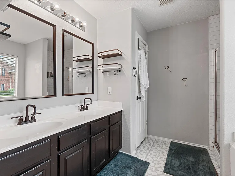 10819 Redwood Dr — Photo 18