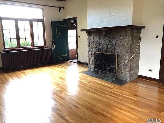 4th image of 42-15 Utopia Pkwy #1