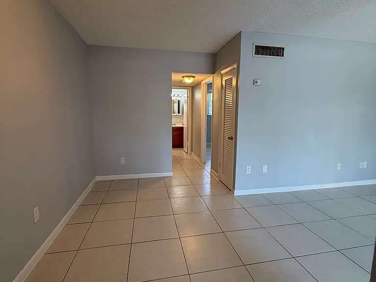 615 NE 10th St #104 — Photo 10