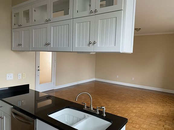 3rd image of 212 E Clay St #U3b