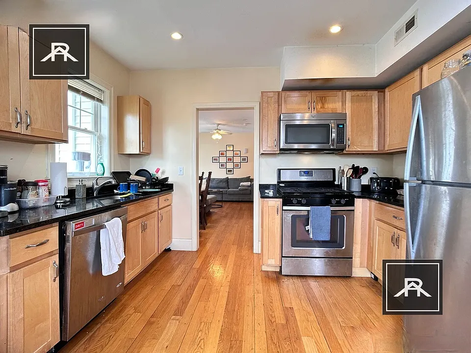 74 Brooks St #2