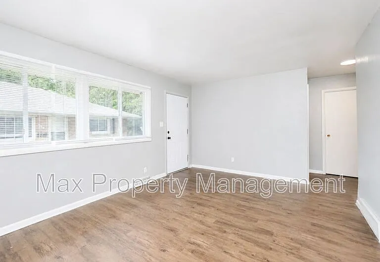 3422 SW 8th St — Photo 6