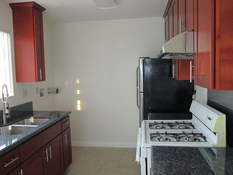 1st image of 729 N Bushnell Ave #B
