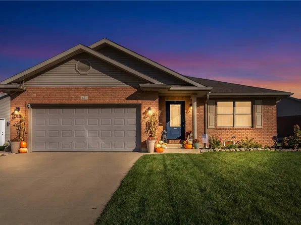 421 Clover Hill Dr, Tipp City, OH 45371