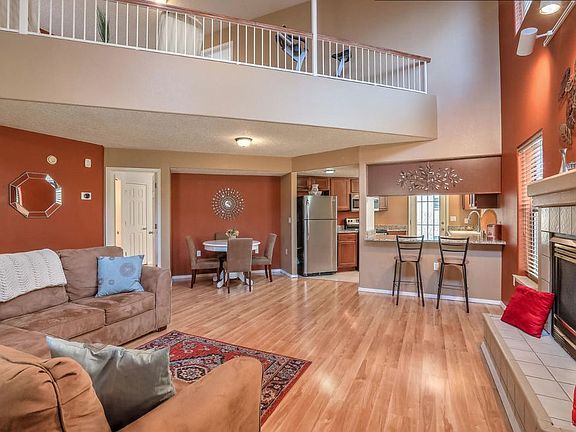 2nd image of 10005 Del Chaparral Ct NE