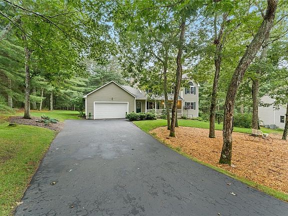 3rd image of 67 Moraine Ct