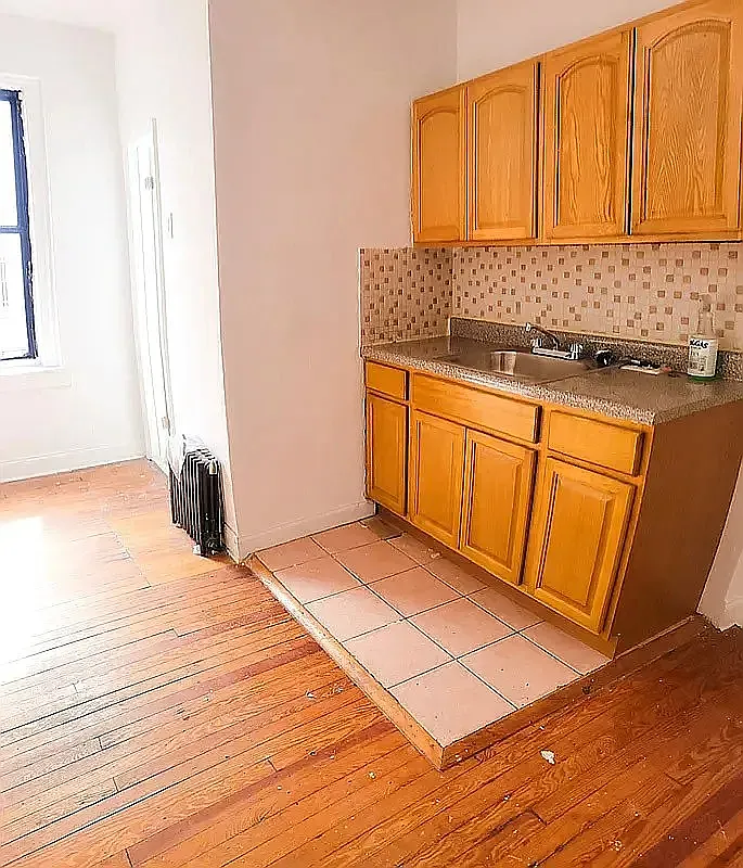 2403 Hoffman Street — Photo 2