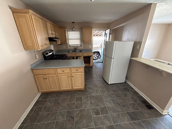 4th image of 3104 N Webster Ave