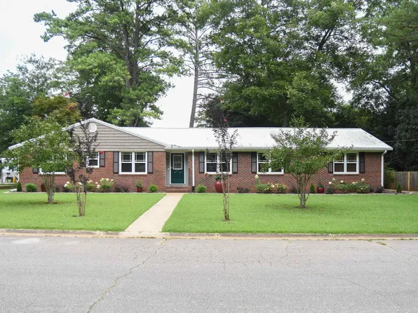 1017 Pecanwood Dr, Anniston, AL 36207