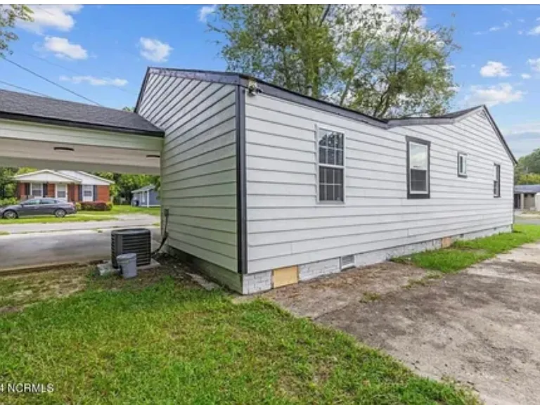 805 Nile St — Photo 2