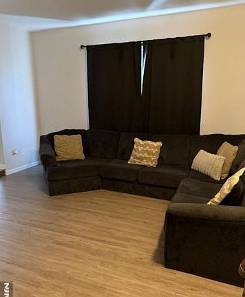 3rd image of 250 Park Ave