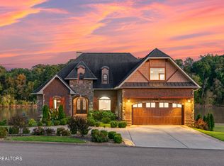 2742 River Island Blvd, Kodak, TN 37764