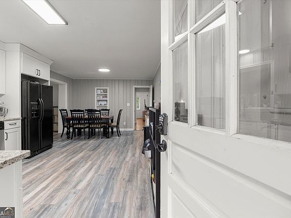 3rd image of 2640 Fraser Rd